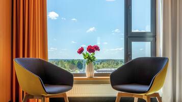 Hypo-allergenic bedding, in-room safe, desk, laptop workspace