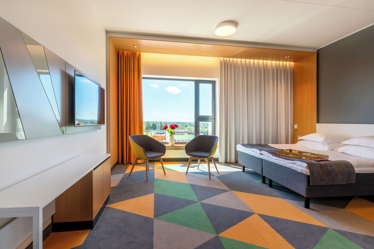 Hypoallergeen beddengoed, een kluis op de kamer, een bureau