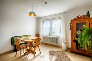 Flat-screen TV - Pension Weinsberger Tal (Loewenstein)