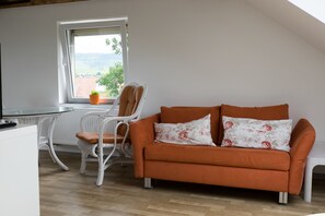 Comfort Studio, 1 Bedroom, Kitchen, Valley View | Living area | Flat-screen TV - Pension Weinsberger Tal (Loewenstein)