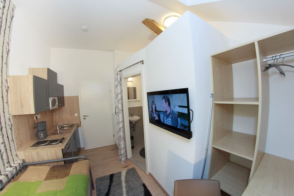 Estudio, cocineta | Decoración personalizada, muebles diferentes y escritorio