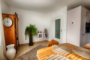 Flat-screen TV - Pension Weinsberger Tal (Loewenstein)