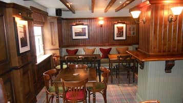 Lunch and dinner served, British cuisine