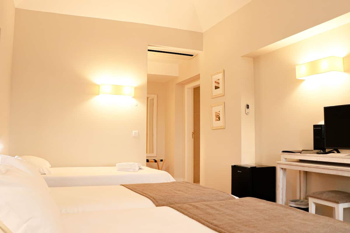 minibar, in-room safe, desk, blackout curtains