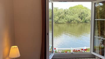 Room, River View | Premium bedding, in-room safe, desk, laptop workspace