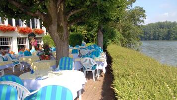 Lunch and dinner served, French cuisine