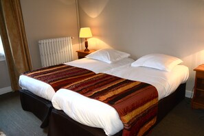 Double Room, River View | Premium bedding, in-room safe, desk, laptop workspace - Hostellerie du Pavillon St Hubert (Gouvieux)