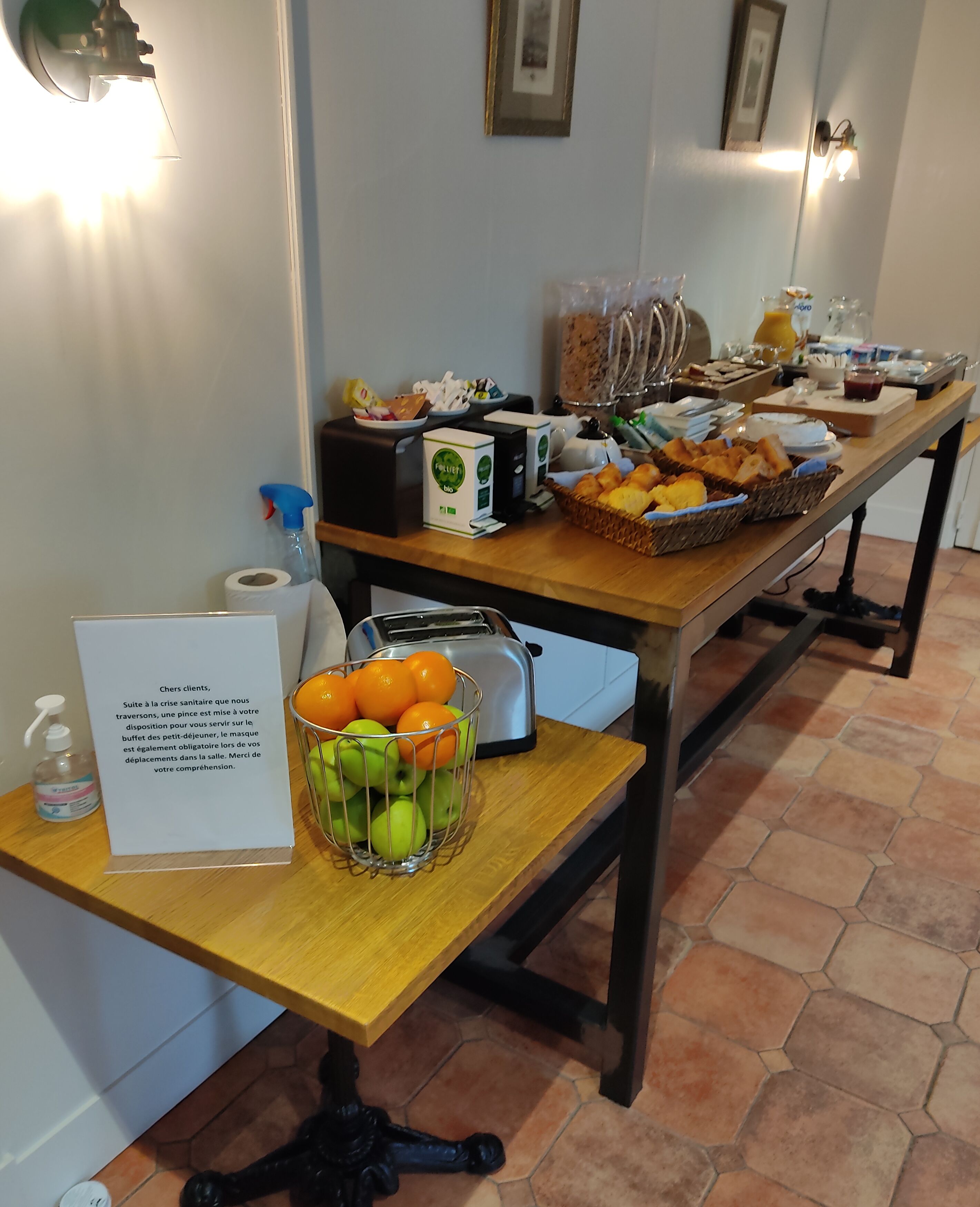 daily continental breakfast (eur 12 per person)