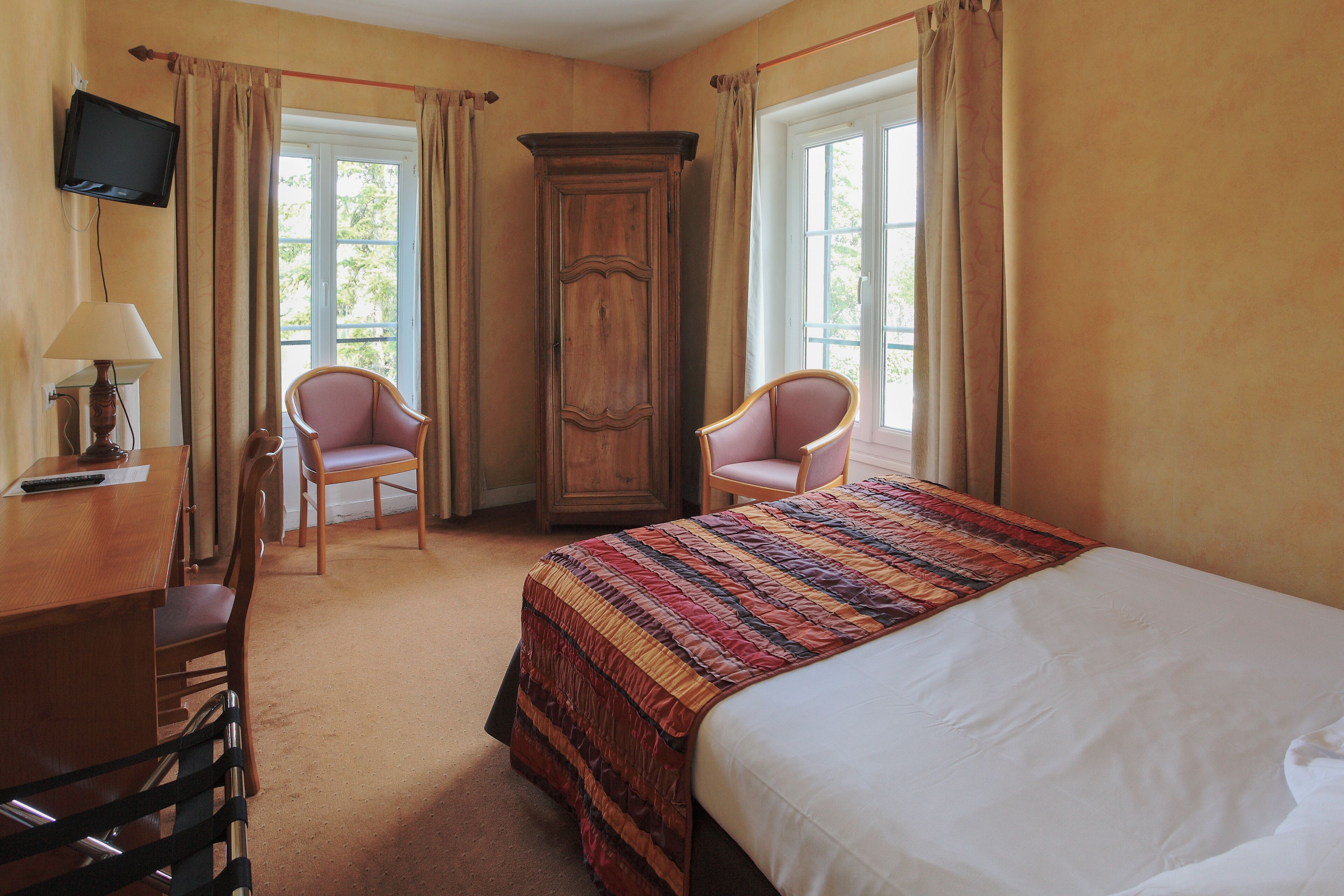 superior double or twin room | premium bedding, in-room safe, desk, free wifi