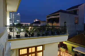 Terrace/patio - The Backpacker Semarang - Hostel (Semarang)