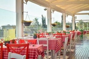 5 restaurants; breakfast, lunch, and dinner served - Aphrodite Hills Rentals – Junior Villas (Kouklia)