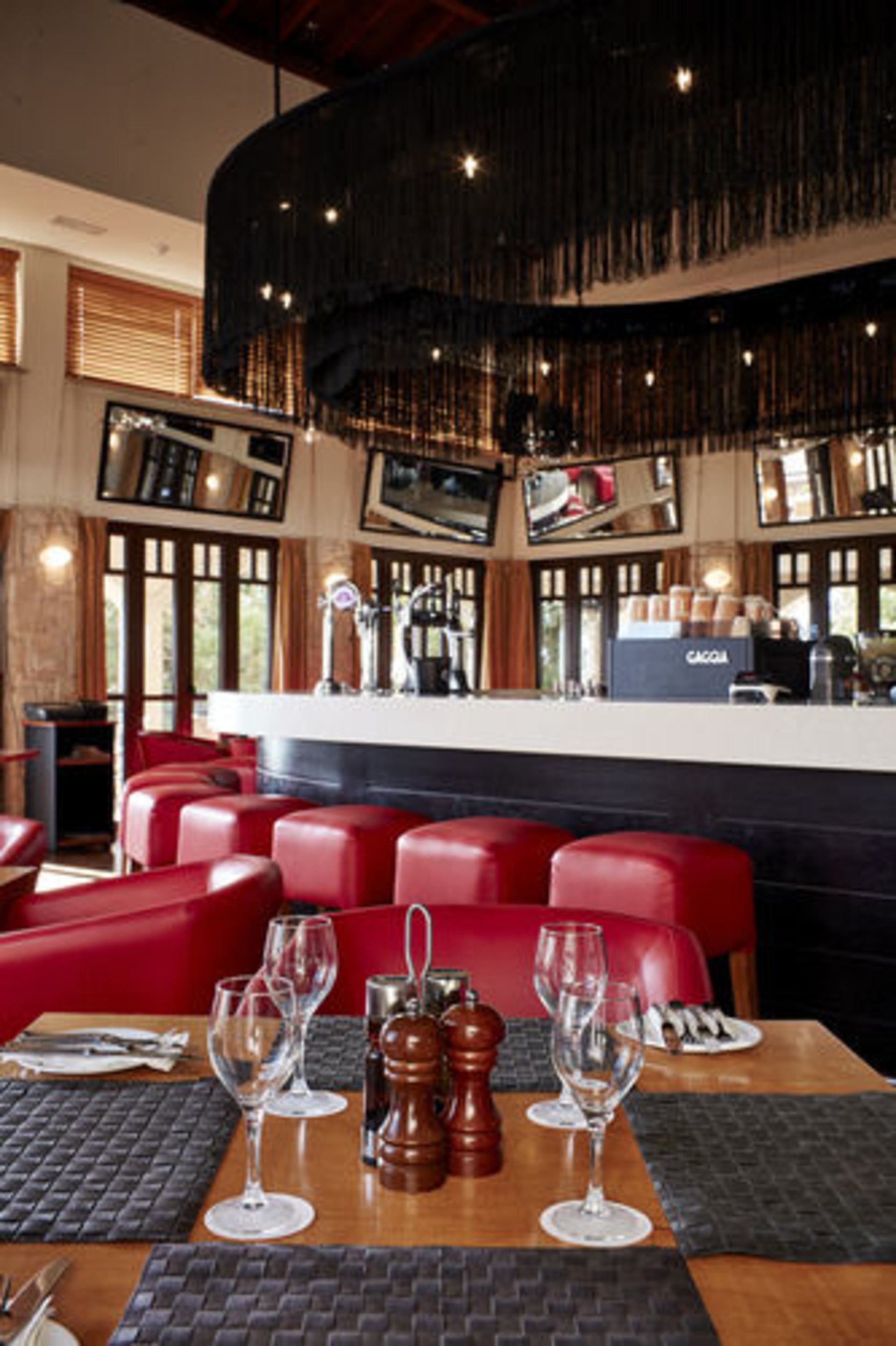 2 bars/lounges, beach bar