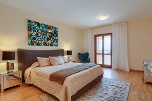 Junior Villa, 3 Bedrooms, Private Pool, Poolside | In-room safe, individually decorated, individually furnished, desk - Aphrodite Hills Rentals – Junior Villas (Kouklia)