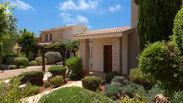 Junior Villa, 2 Bedrooms, Private Pool, Poolside | In-room safe, individually decorated, individually furnished, desk