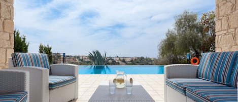 Villa Supérieure, 3 chambres, piscine privée, vue piscine | Terrasse/Patio