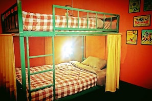 Room - Sleep Ping Bed & River Bar - Hostel (Chiang Mai)
