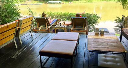 Sleep Ping Bed & River Bar - Hostel