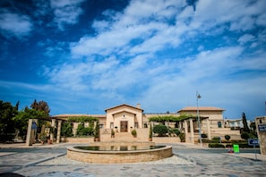 Property grounds - Aphrodite Hills Rentals – The Mythos Collection Villas (Kouklia)