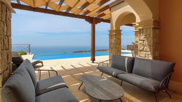 Villa Exclusive, 5 chambres, piscine privée (Cypris) | Literie de qualité supérieure, coffres-forts dans les chambres