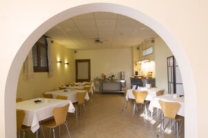 Desayuno bufé gratuito y diario