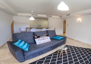 Classic-Apartment, 2 Schlafzimmer | 1 Schlafzimmer, schallisolierte Zimmer, Bügeleisen/Bügelbrett