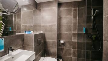 Standard Single Room | Bathroom | Shower, free toiletries, hair dryer, towels