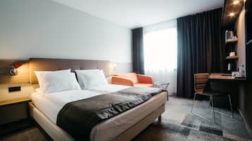 Hypo-allergenic bedding, minibar, in-room safe, desk