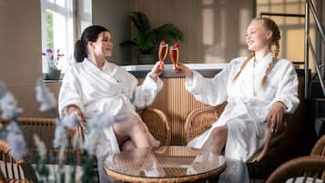 Sauna, hot tub, steam room