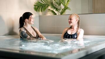 Sauna seca, banheira de hidromassagem, sauna a vapor