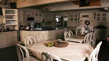 Free buffet breakfast