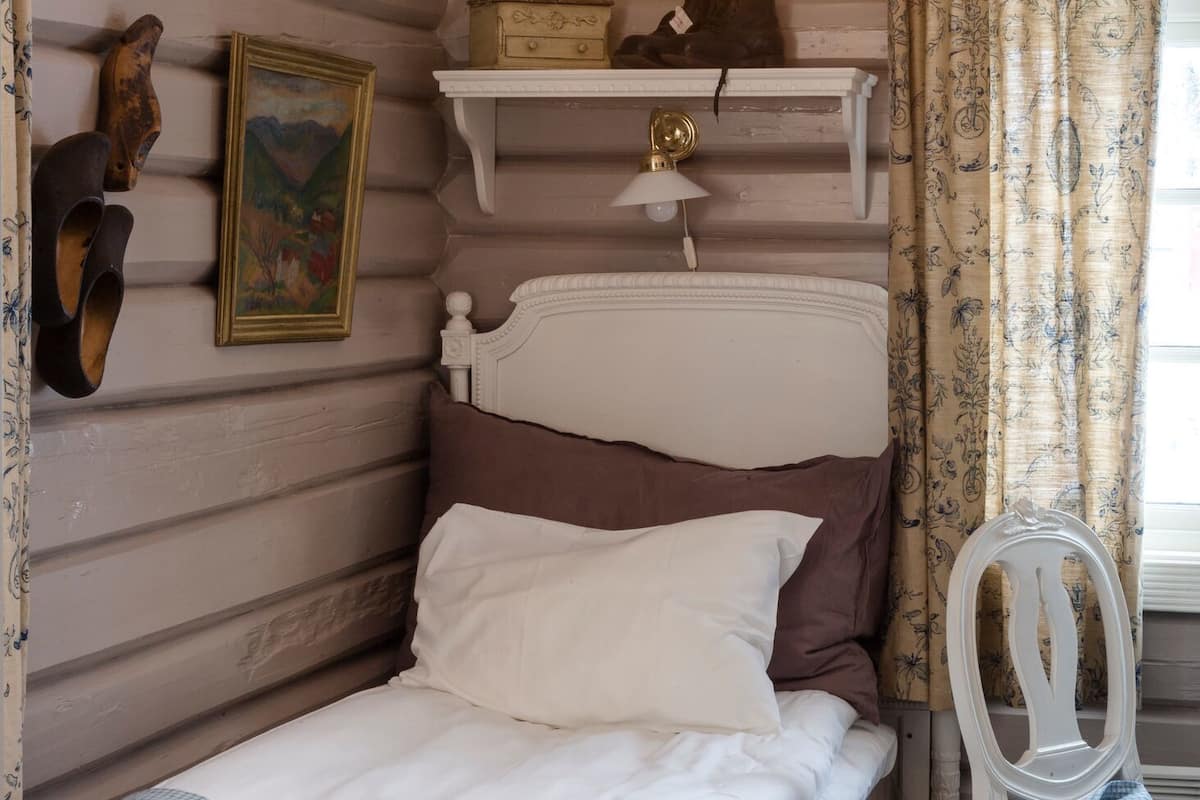 Historical Single Room | Blackout drapes, cribs (free), rollaway beds (surcharge), WiFi (free)