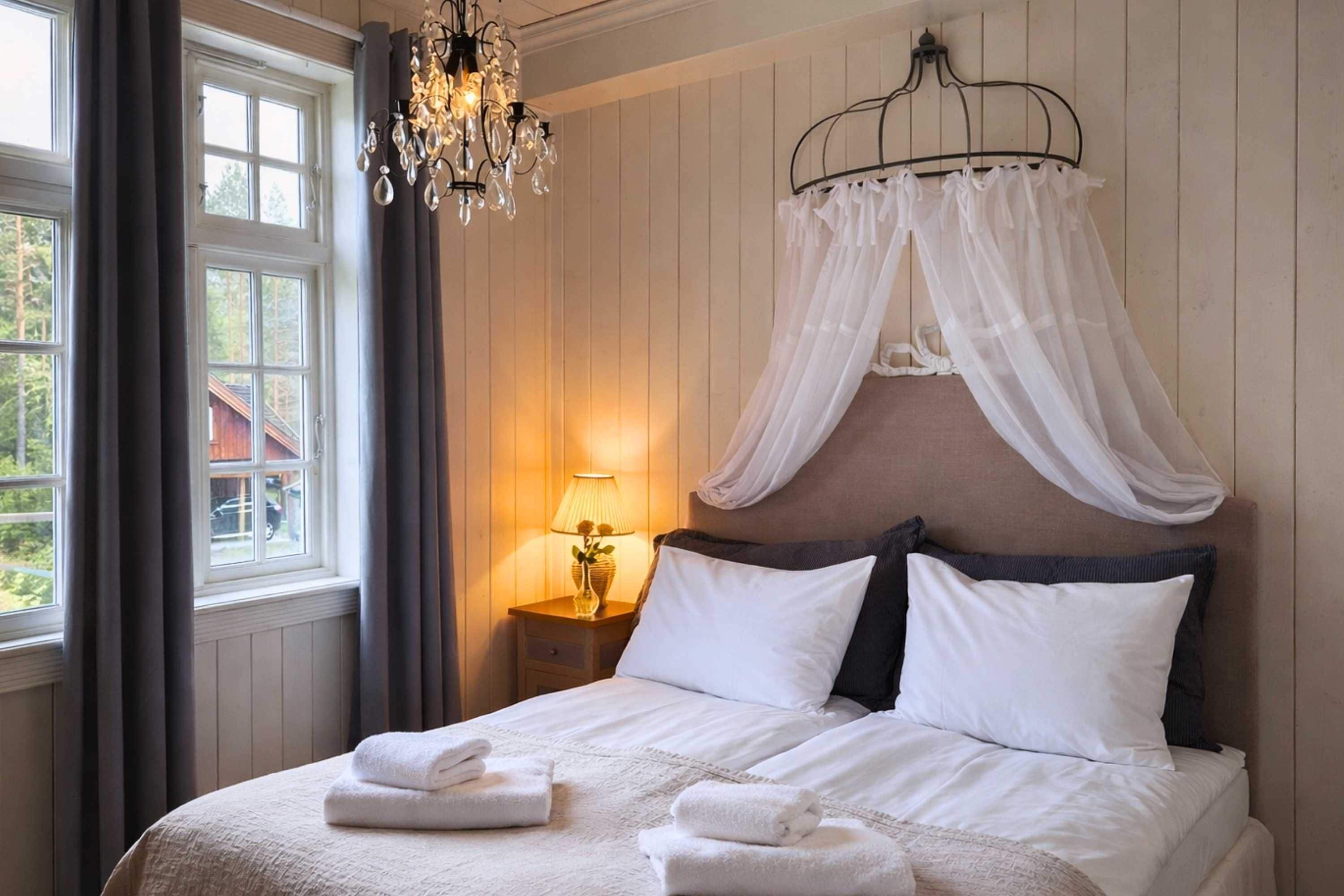 Historical Double Room | Decoración personalizada, muebles diferentes y cortinas blackout 