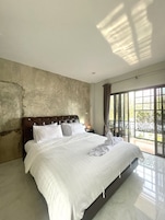 Habitación Deluxe, 1 cama de matrimonio grande, no fumadores | Ropa de cama de alta calidad, minibar, escritorio y cortinas opacas
