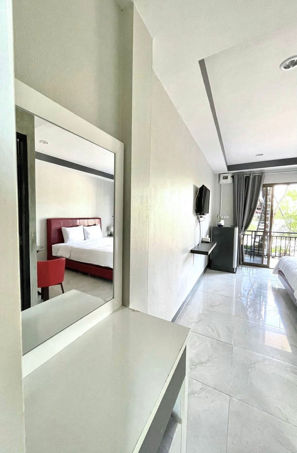 Premium bedding, minibar, desk, blackout drapes