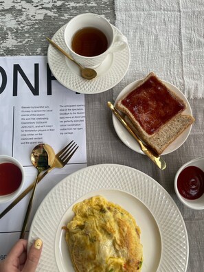 Gratis frukost med lokala rätter varje dag