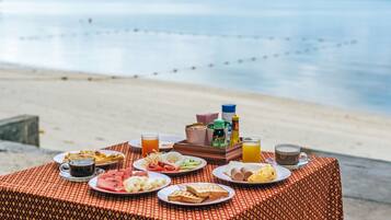 Morgunverðarhlaðborð daglega (300 THB á mann)