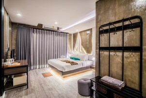 Blackout drapes, bed sheets