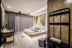 Blackout drapes, bed sheets - Phi Phi Andaman Legacy Resort (Ko Phi Phi)