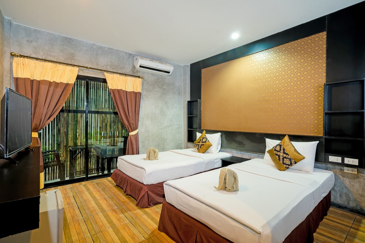 1 bedroom, blackout drapes, bed sheets