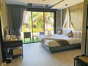 Blackout drapes, bed sheets - Phi Phi Andaman Legacy Resort (Ko Phi Phi)