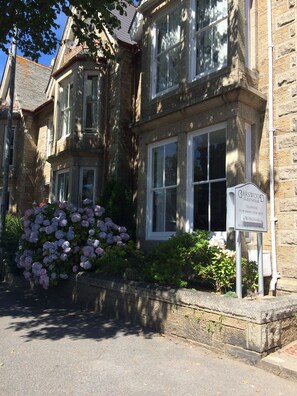 Fachada da propriedade