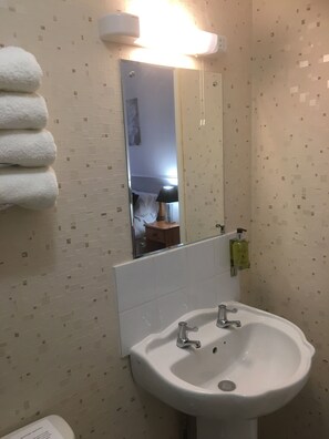 Deluxe Double Room, Ensuite | Bathroom