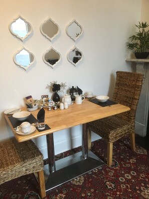 Quarto casal, suíte | Ferros/tábuas de passar roupa, Wi-Fi de cortesia