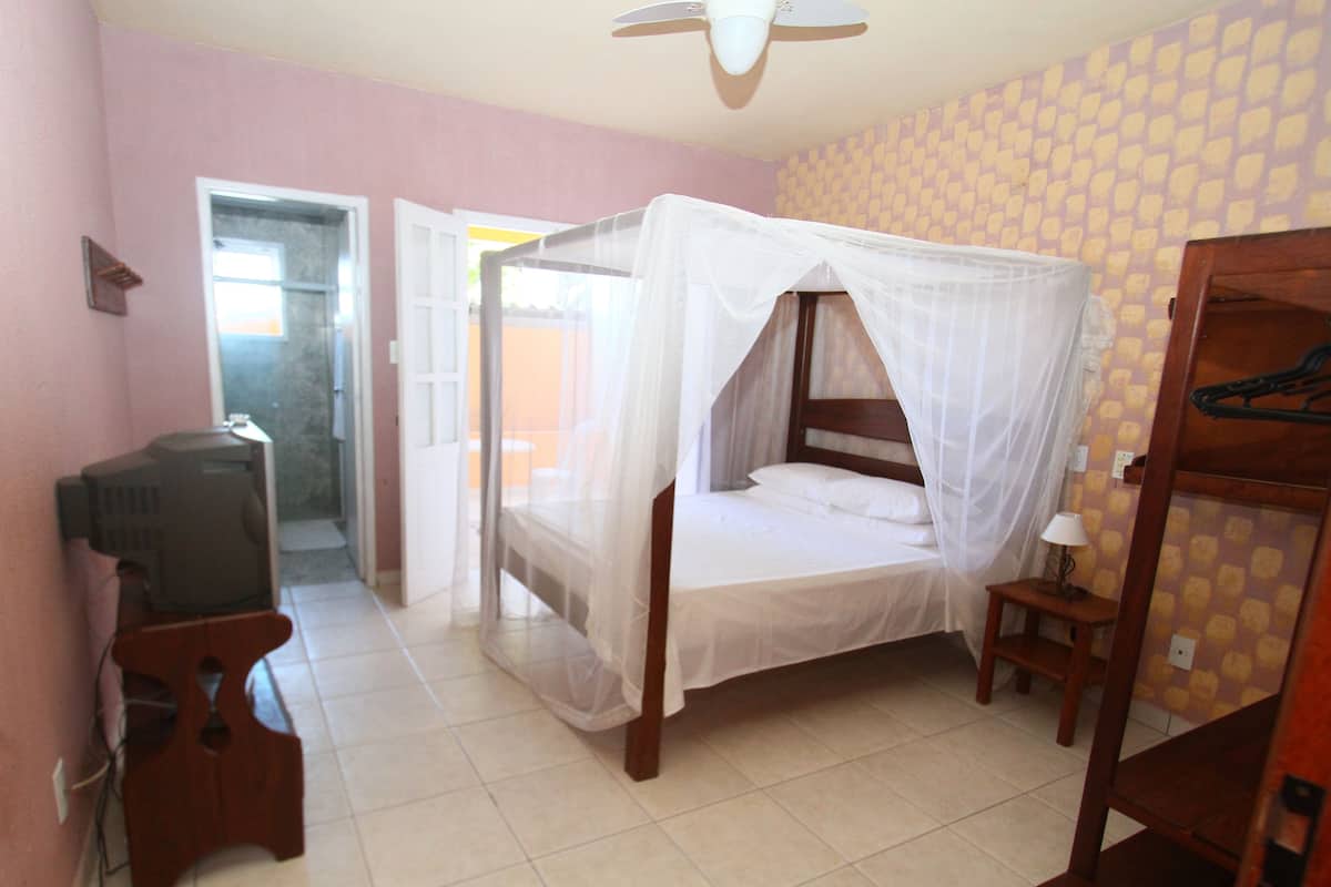 1 habitación, tabla de planchar con plancha, wifi gratis y ropa de cama 