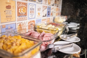 Breakfast buffet - Hotel Lázaro Ubatuba  (Ubatuba)