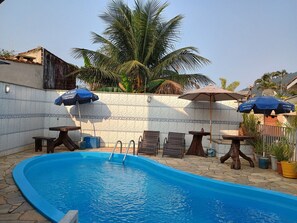 Indoor pool, open 9:30 AM to 8:00 PM, pool umbrellas, sun loungers - Hotel Lázaro Ubatuba  (Ubatuba)