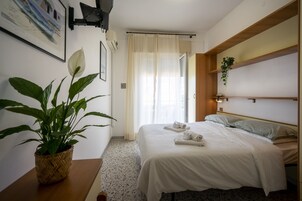 Habitación estándar doble | Ropa de cama de alta calidad, edredones de plumas, caja fuerte