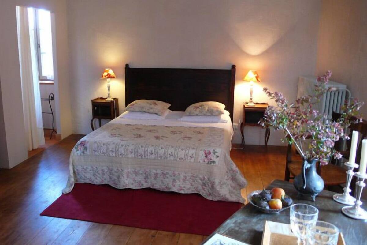 Premium bedding, individually decorated, individually furnished, desk