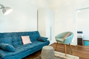 Apartment (Quiet) | Living room | Flat-screen TV