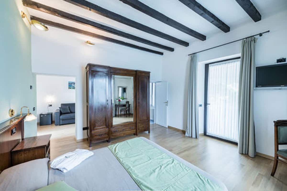 Panoramic Room, 1 Queen Bed, Non Smoking, Lake View | 1 bedroom, premium bedding, down duvets, in-room safe